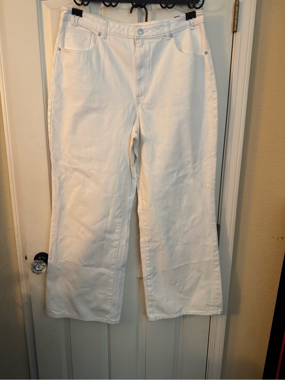 PINK Victoria's Secret White Straight Leg Jeans